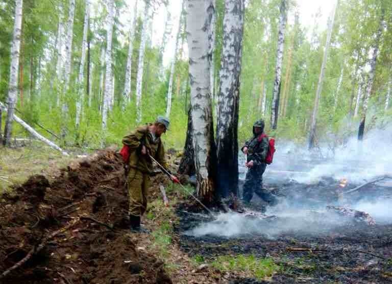 Два пожара продолжали устранять со среды пресс-служба правительства Иркутской области