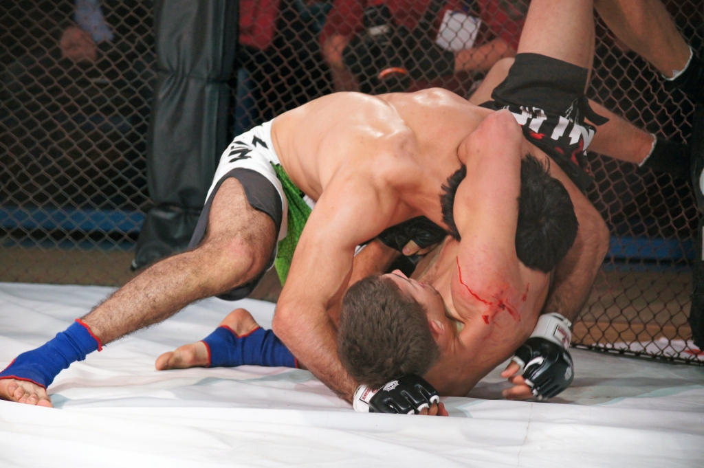 Бой Александра Чернова и Давлада Олимова, Фото с места события собственное