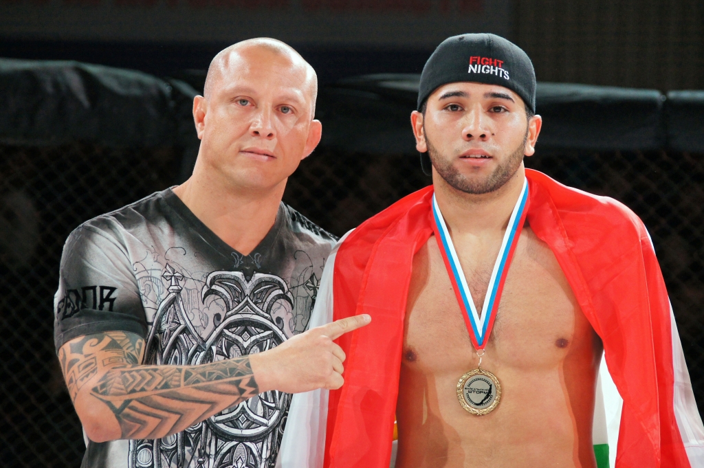 Андерсон Алемао Силва и Хуршед Шарипов, Фото с места события собственное