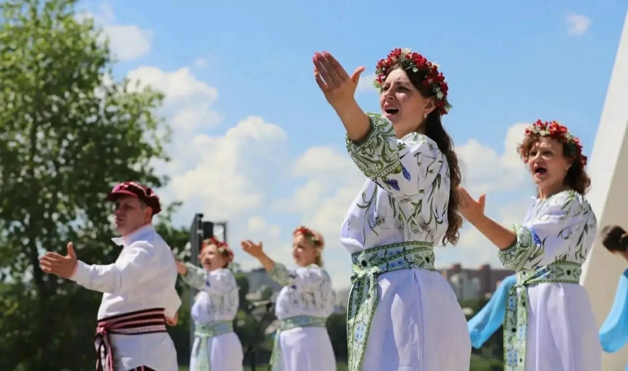30 тысяч жителей и гостей Иркутска празднуют юбилей города на Юности и Конном администрация Иркутска