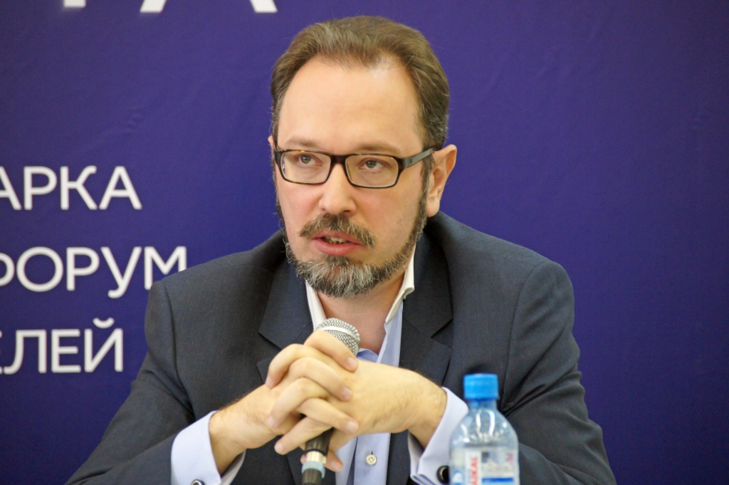 Евгений Кузнецов, Фото с места события собственное