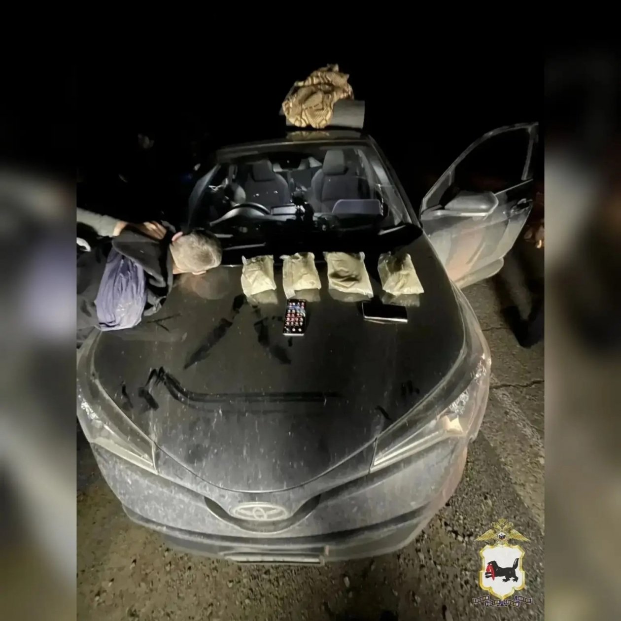 Кроме того водителей транспорта задерживали за незаконное хранение оружие, подделку госномеров и нарушение миграционного законодательства Пресс-служба ГУ МВД России по Иркутской области