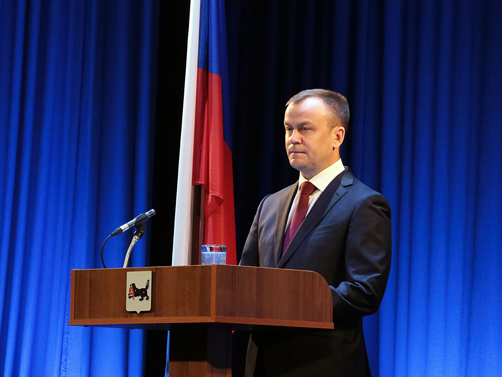 Послание губернатора, Фото с места события собственное