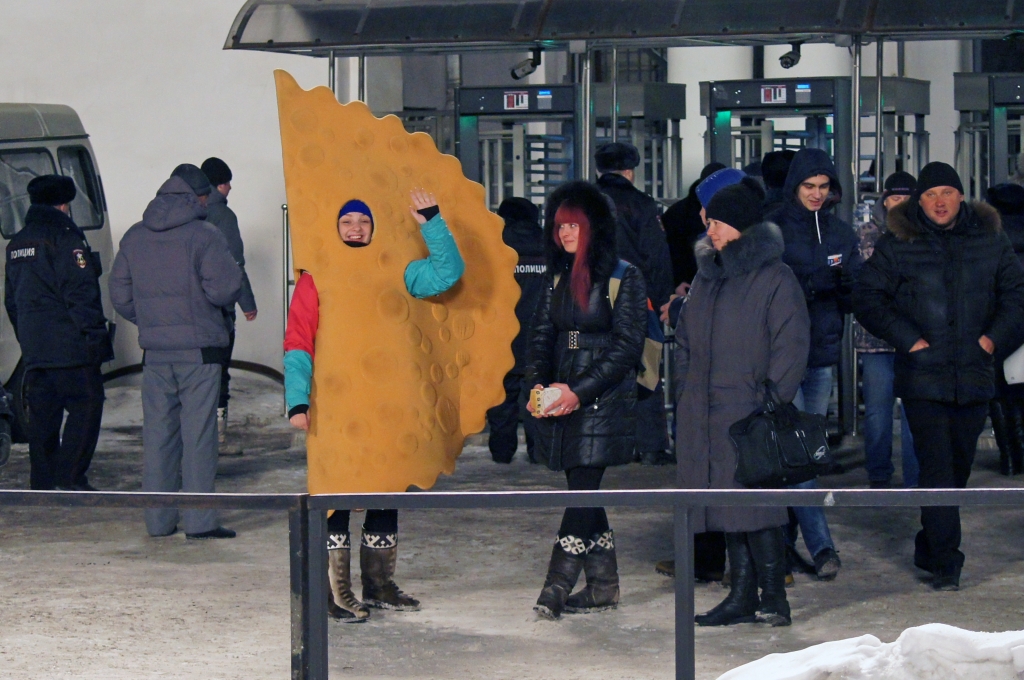 "Живой" чебурек поддерживал хоккеистов "Байкал-Энергии" в Иркутске, Фото с места события собственное