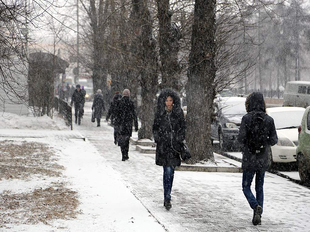 Горожане в снегу , Фото с места события собственное