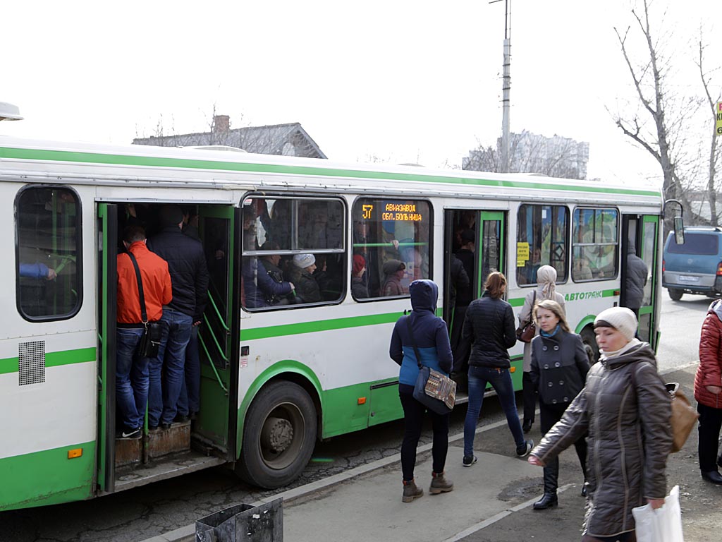 Автобусы заполнены полностью, Фото с места события собственное