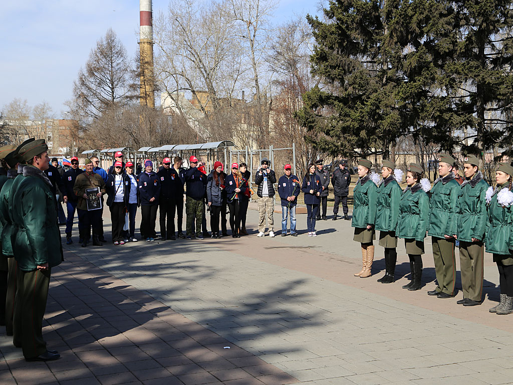 Торжественный митинг с участниками автопробега и ветеранами прошел у мемориала "Вечный огонь", Фото с места события собственное
