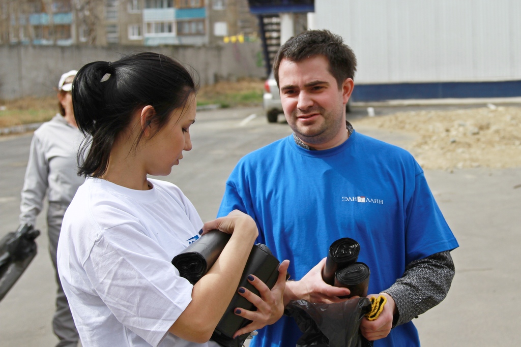 Депутат Думы Иркутска Анатолия Аблов при поддержке администрации города организовал субботник на Синюшиной горе и в микрорайоне Конева, Фото с места события собственное