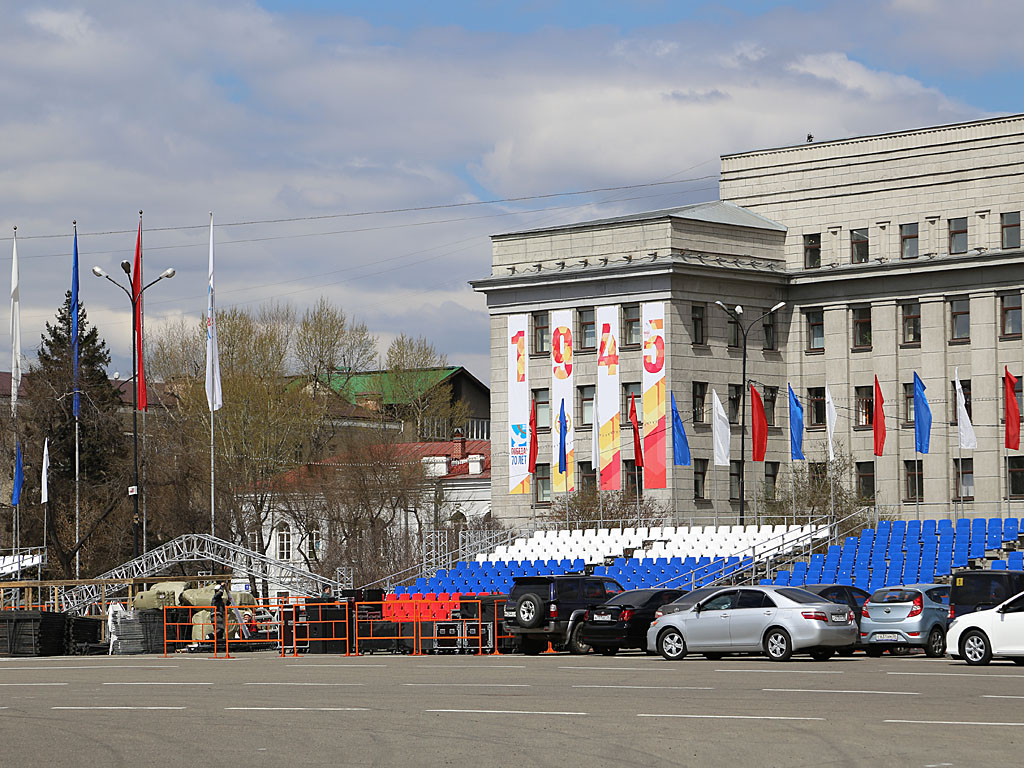 Трибуны возле правительства, Фото с места события собственное
