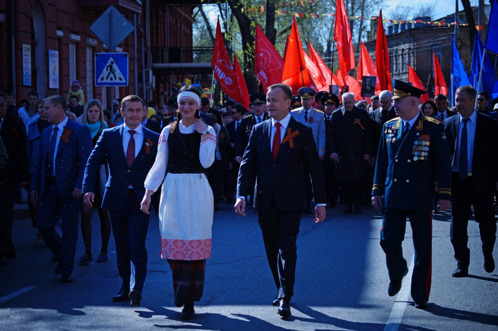 Первые лица, Фото с места события собственное