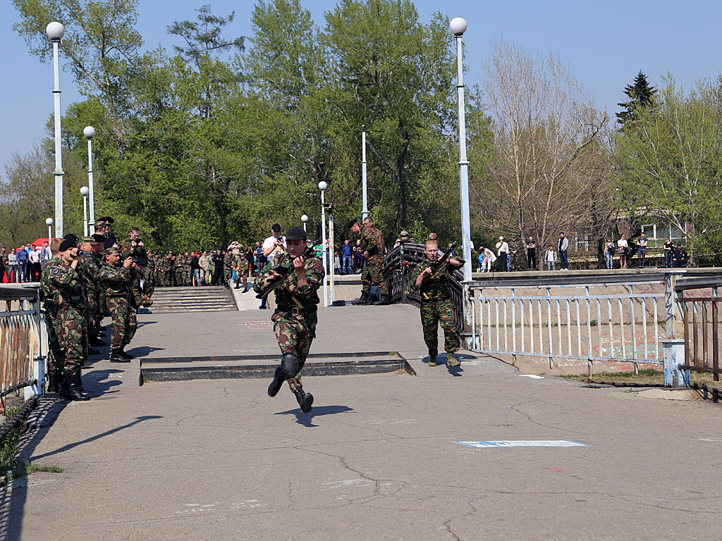 Соревнования проходили на площади возле памятника Александру III