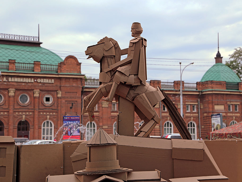 Картонные достопримечательности