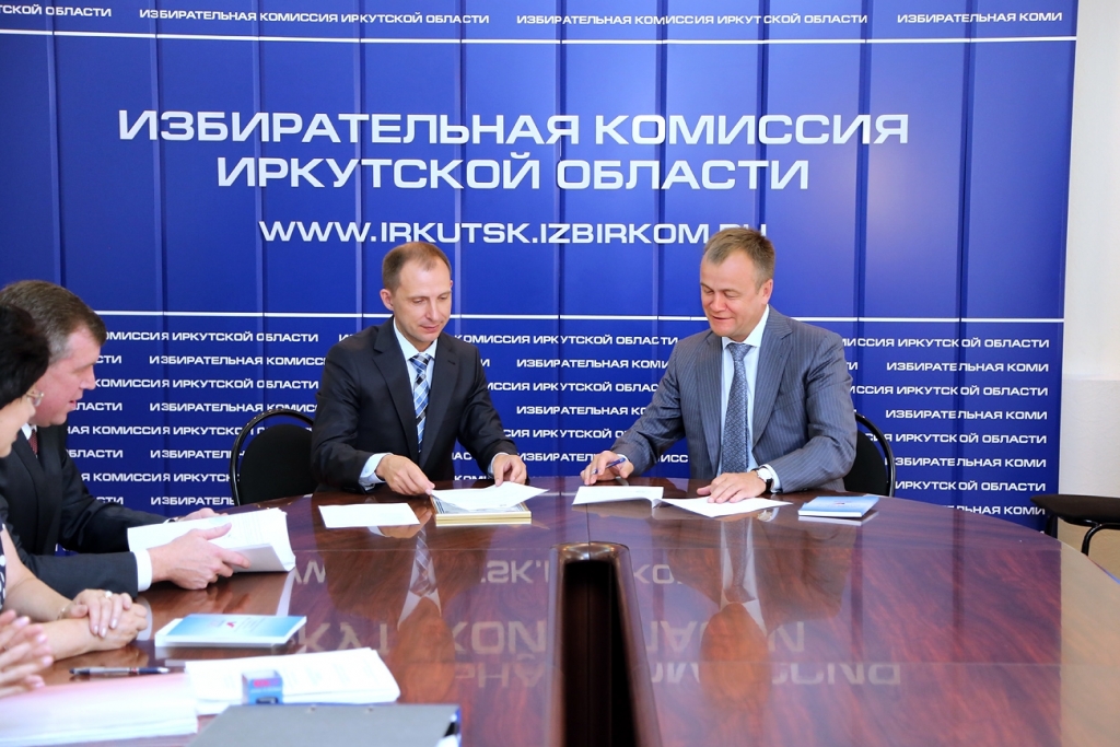 Сергей Ерощенко подает документы в Избирком