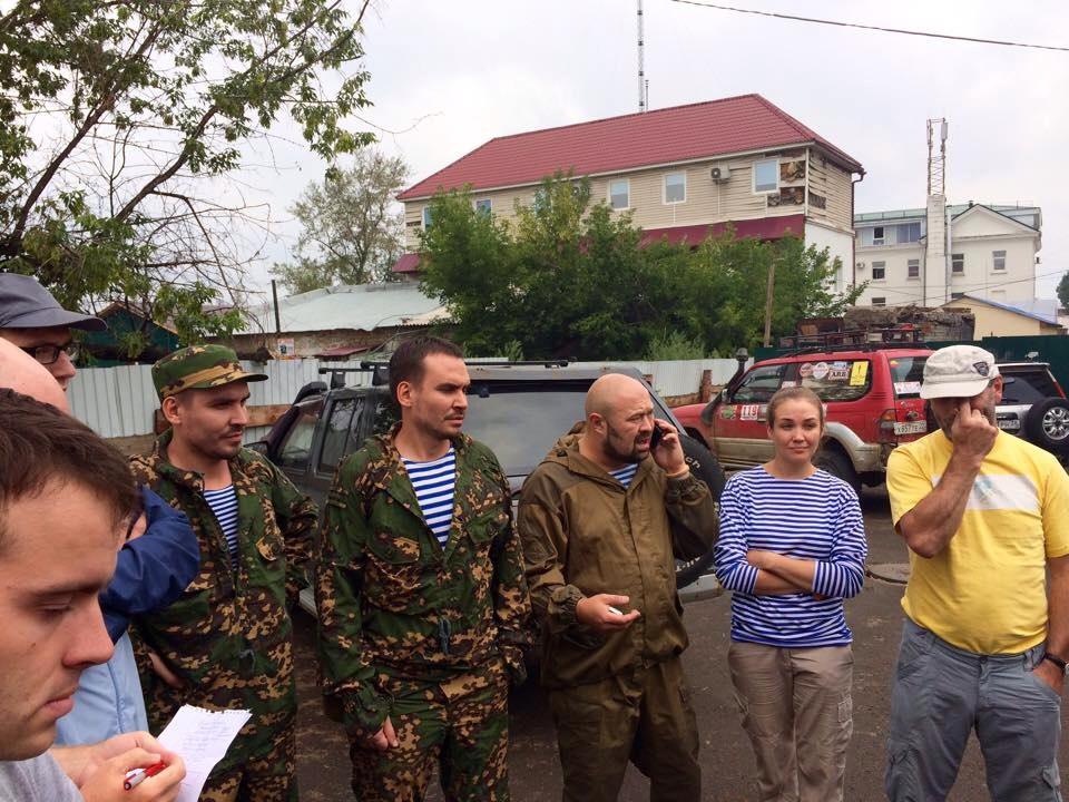 Волонтеры перед выездом на тушение лесного пожара