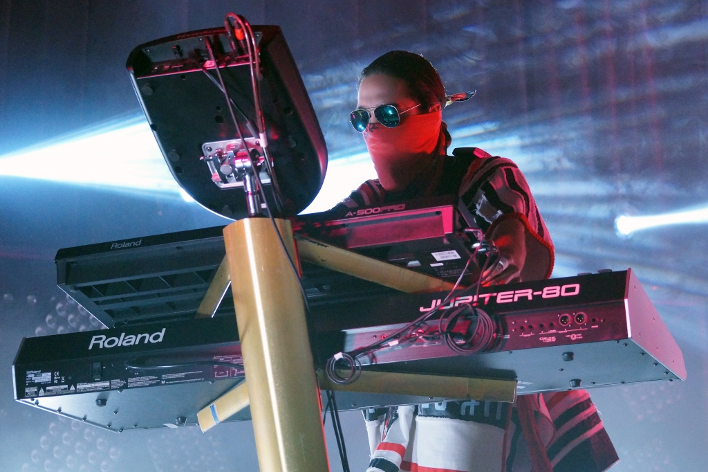 Немецкая поп-рок группа Tokio Hotel начала с Иркутска российский тур в поддержку своего нового альбома Kings of Suburbia