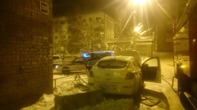 Еще два автомобиля с наклейкой службы заказа такси "Максим" сгорели в Иркутске