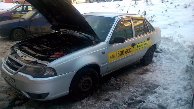 Шестой автомобиль с наклейками службы заказа такси "Максим" подожгли в Иркутске 