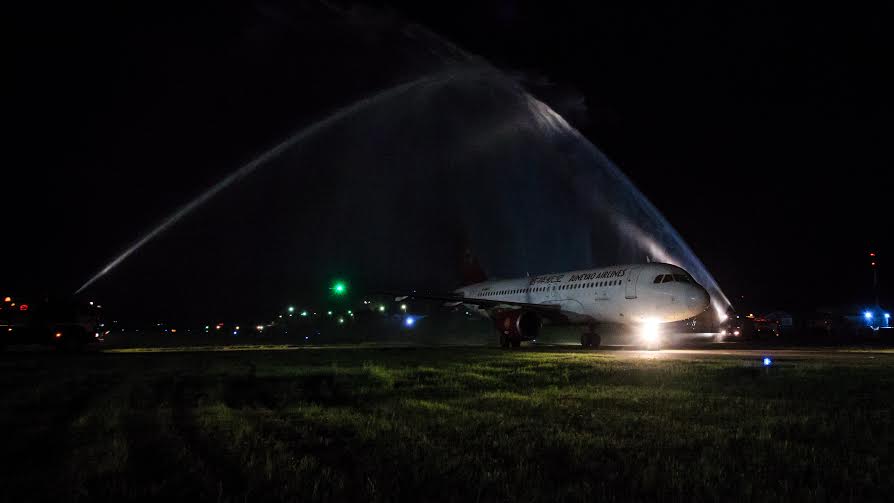 Водная арка в аэропорту Пресс-служба международного аэропорта Иркутска