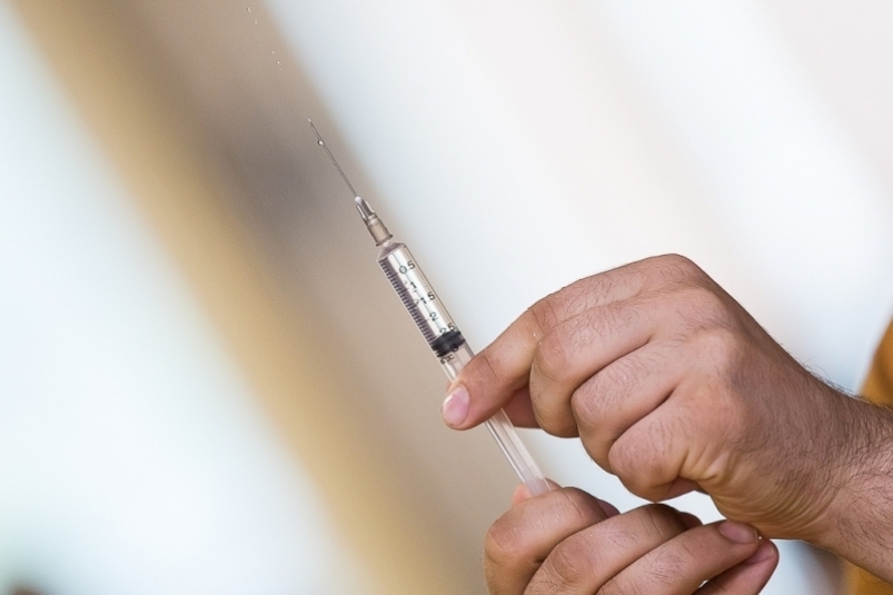 188,6 тысячи жителей Иркутской области привито первым компонентом вакцины от коронавируса