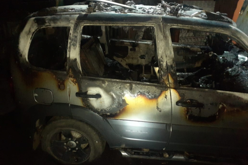 Мужчина поджег автомобиль родственника из-за конфликта в Иркутской области