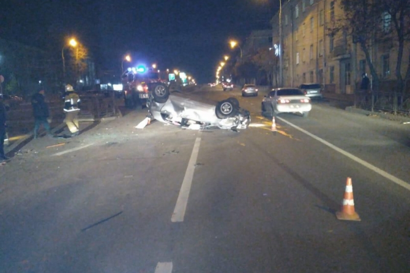 Водитель перевернувшейся Toyota Corolla в Иркутске отказался от прохождения алкотестера