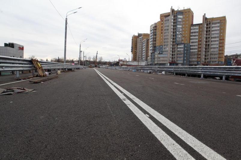 Подготовка к запуску движения завершается на путепроводе на Джамбула в Иркутске