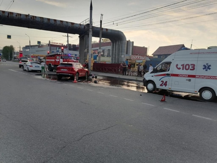 Мотоциклист и пассажир попали в больницу после ДТП на улице Сергеева в Иркутске