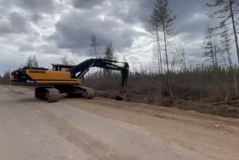 Более 150 единиц техники приводят к нормативу дороги северных районов Иркутской области