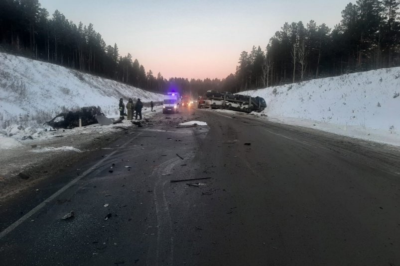 Водитель иномарки погиб в столкновении с автовозом на обходе Иркутска