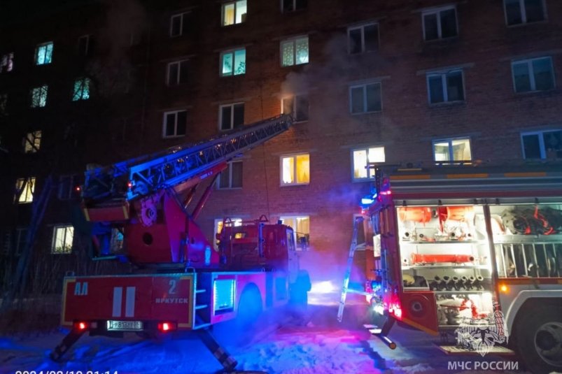 280 человек спаслись на пожаре в общежитии Иркутска