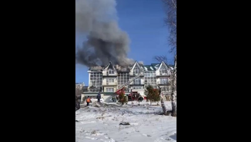 В Иркутске 15 человек эвакуировались из-за пожара в трехэтажном доме в Ершах