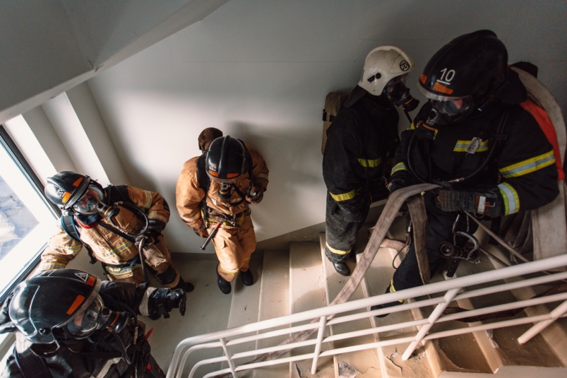 В Усолье-Сибирском спасли девять человек на пожаре в многоэтажке
