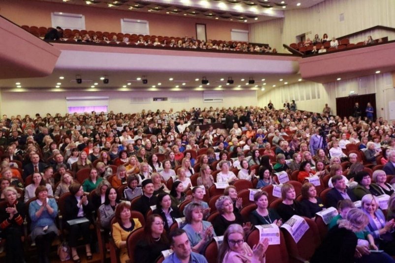 В Братске проходит форум "Мир начинается с семьи" под эгидой "Единой России"