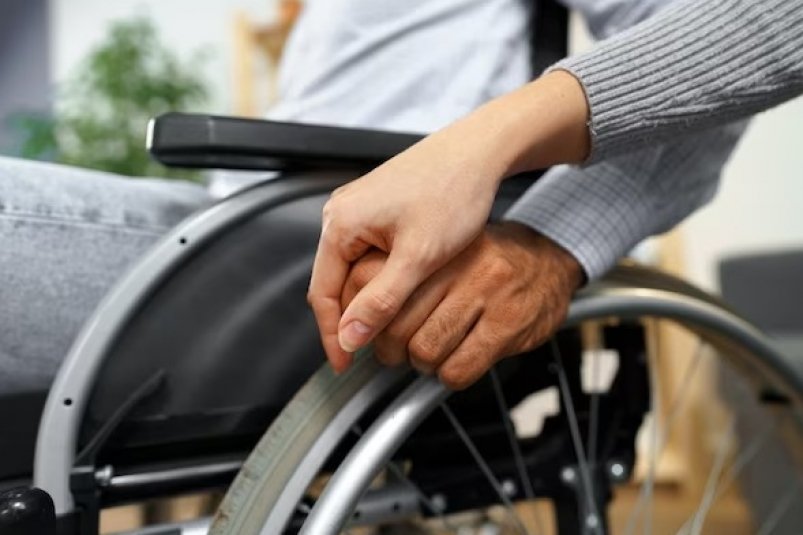 Депутаты предлагают поднять выплаты не ниже МРОТ за уход за инвалидами