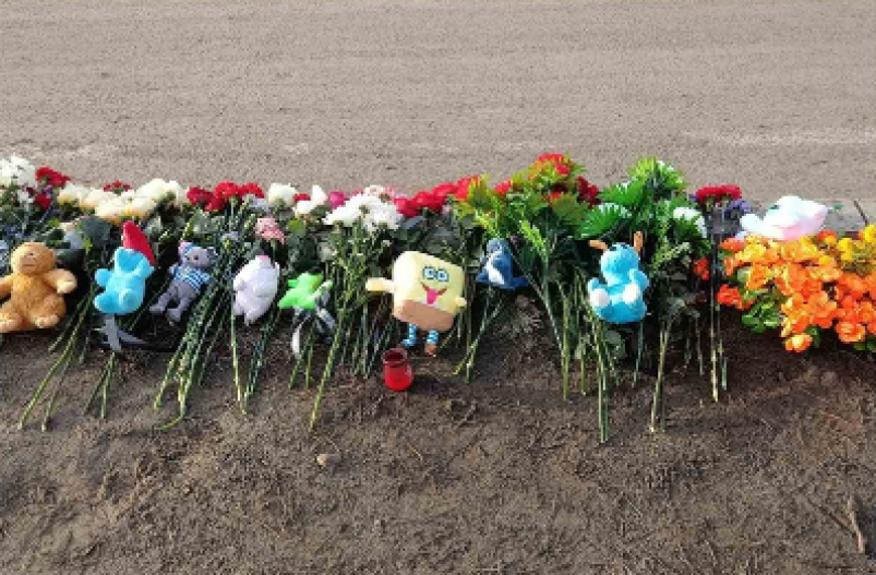 В Тулуне появился стихийный мемориал на месте ДТП с погибшим ребенком