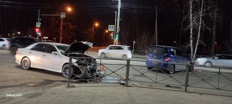 Два человека пострадали в серьезной аварии на улице Захарова в Иркутске