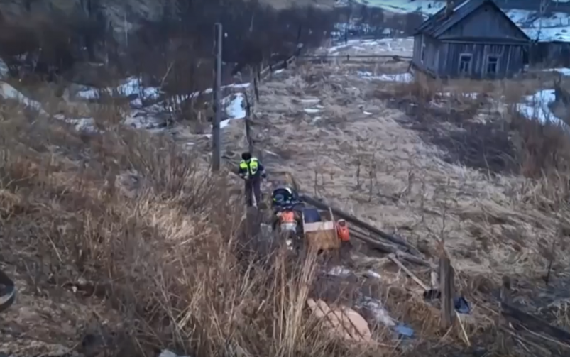 В Усть-Куте мотоцикл слетел с дороги и перевернулся. Водитель погиб, пассажир пострадал