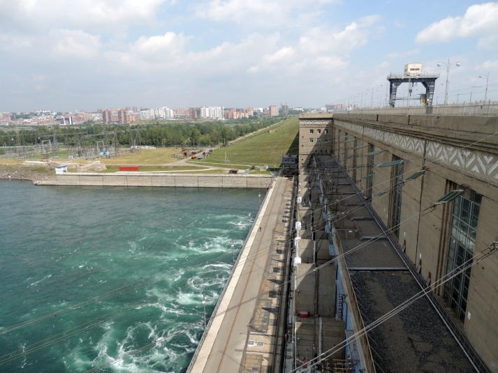 Сбросы воды увеличили на Иркутской ГЭС