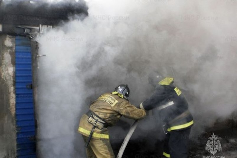 В Братске пенсионер получил ожоги рук на пожаре в гараже