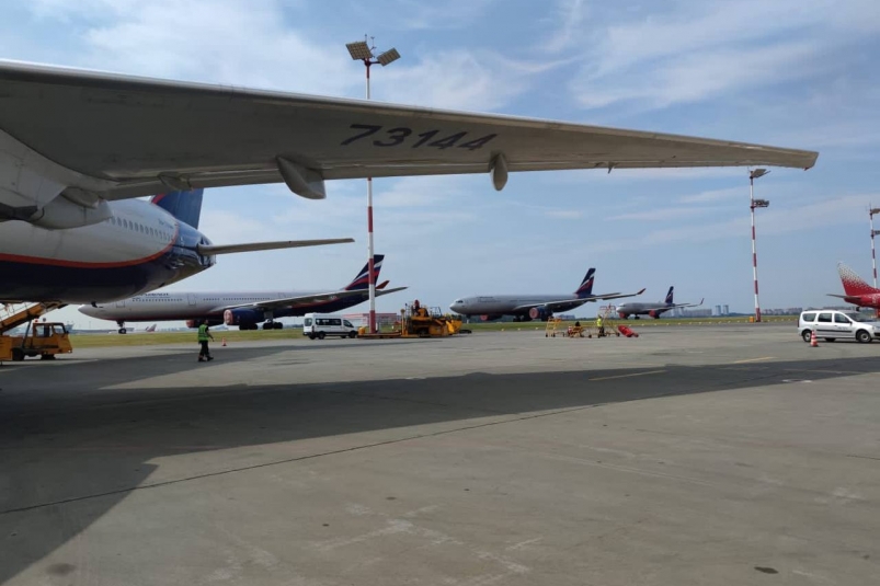 Самолет S7 экстренно сел в аэропорту Братска из-за беременной пассажирки