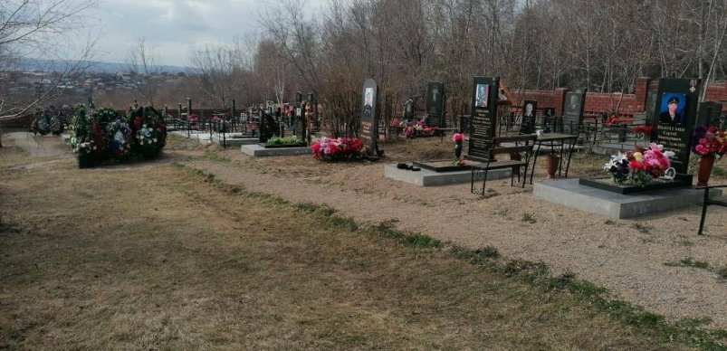 В Иркутске на месте захоронения военнослужащих СВО провели субботник