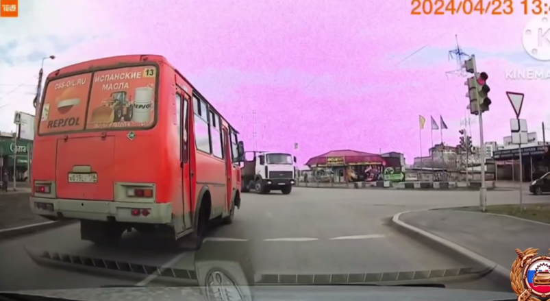 В Иркутске водителя маршрутки привлекли за выезд на "встречку"