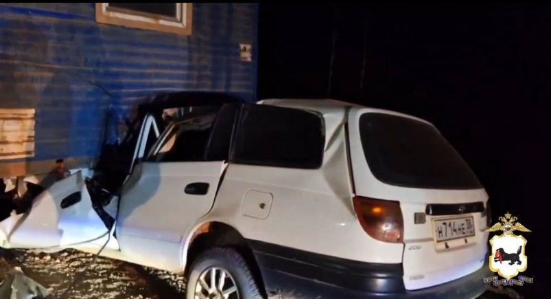 Водитель иномарки погиб при столкновении с вагоном-домом в Усть-Кутском районе