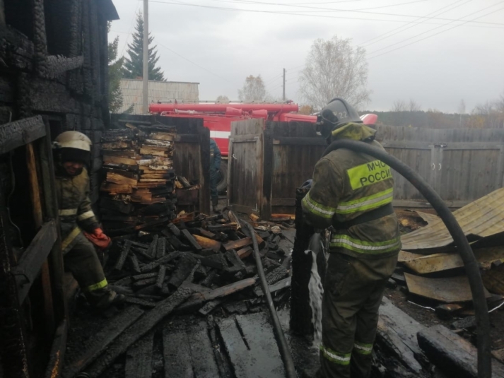 Мужчина погиб, женщина пострадала на пожаре в Куде Иркутского района