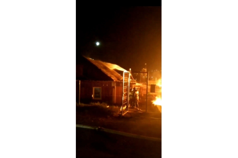 Два жилых дома сгорели в Усть-Илимске прошлой ночью