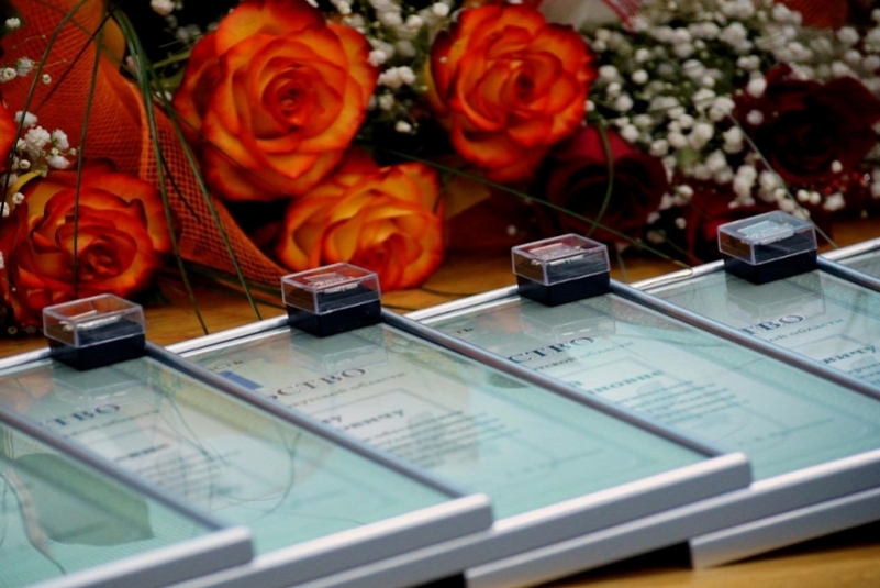 Депутаты-единороссы вручают именные стипендии лучшим ученикам и учителям Иркутска