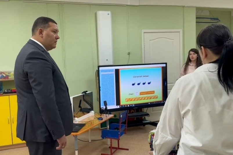 Для детей с ОВЗ в Шелеховский детский сад приобрели спецоборудование для занятий