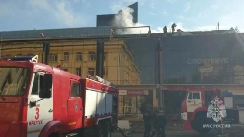 Прокуратура проконтролирует установление обстоятельств пожара на крыше ТЦ в Иркутске