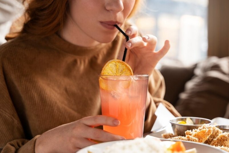 Головокружительный коктейль: чем опасны напитки со льдом в жару