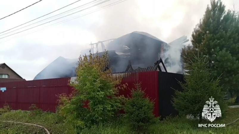 Из-за сварочных работ загорелись жилой дом и гараж в Грановщине Иркутского района